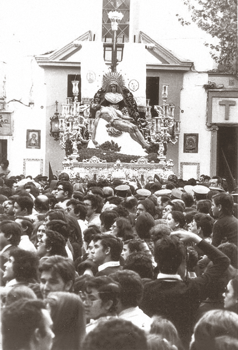 Piedad del Baratillo se acaba de poner en la calle Adriano en torno a los años ochenta.