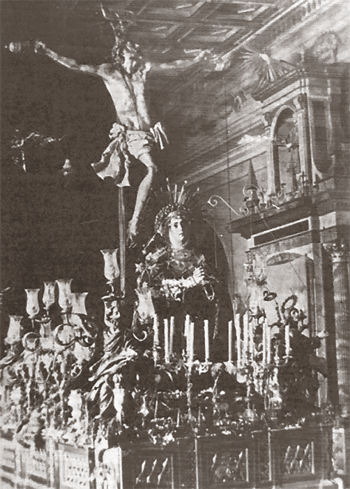 El Cristo de la Expiración de El Museo, con la Virgen de las Aguas a los pies. Fotografía anterior a 1922.