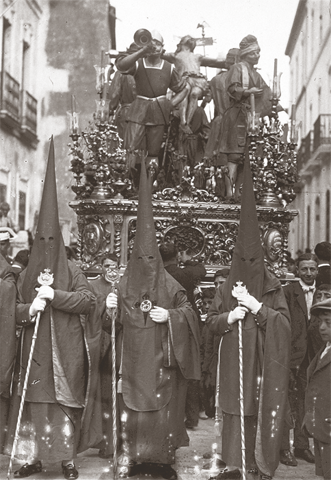 Con el sayón de la trompeta por delante, vemos en esta instantánea tomada en torno a 1920. Fotografía: Legado Turina. Fundación March