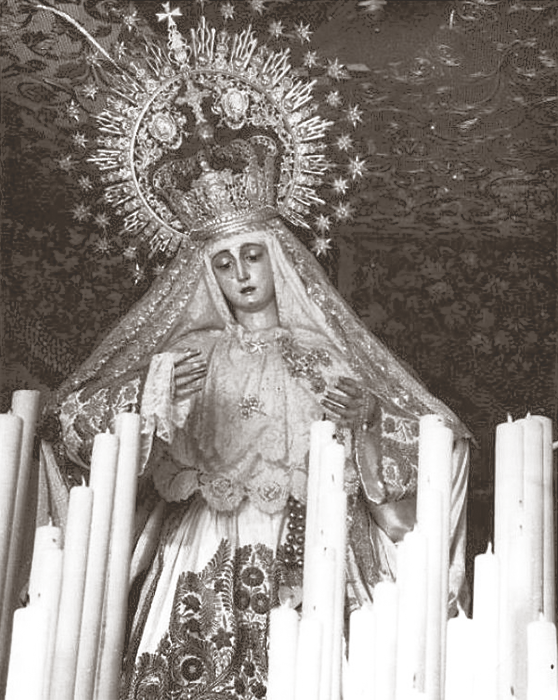 La Virgen del Rosario de Montensión en esta fotografía de alrededor de 1950.