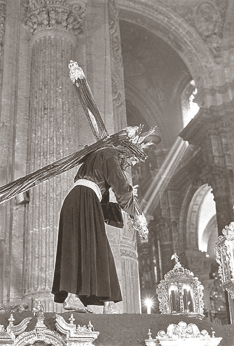 Nuestro Padre Jesús de la Pasión en la Iglesia Colegial del Salvador en 1999. Fotografía: ABC.