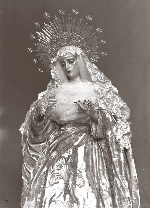 La antigua Virgen de Gracia y Esperanza de Fernández-Andes, fotografía de posguerra.