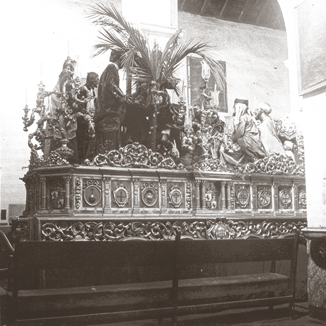 La Borriquita. Paso de misterio entre 1905 y 1915, en la iglesia de San Pedro.