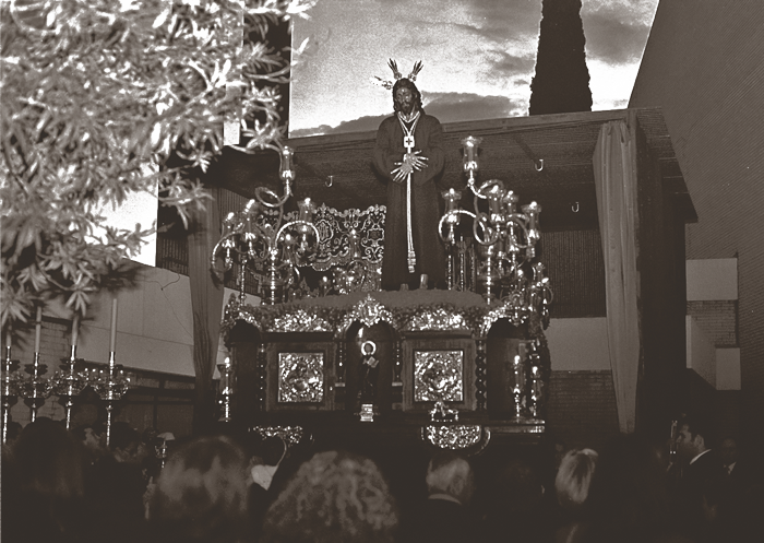 Nuestro Padre Jesús Cautivo y Rescatado de la Hermandad de San Pablo en la estación de penitencia de 2002. Fotografía: Raúl Doblado para el periódico ABC.